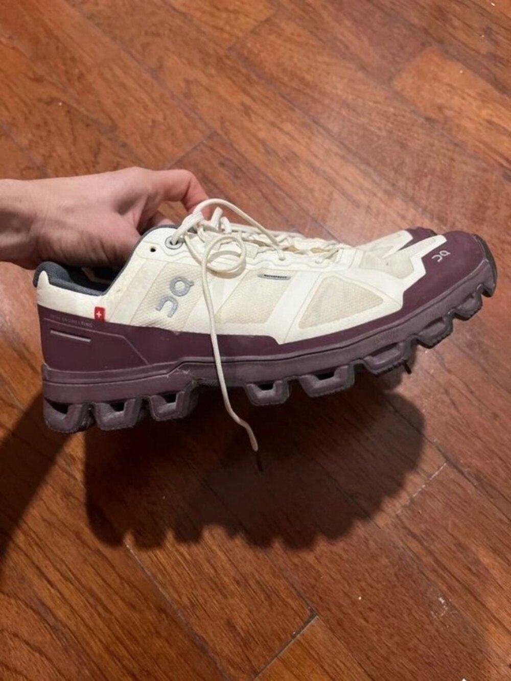 On Cloud Running Shoes Beige Women's Size 8.5 Waterproof